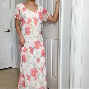 Super dainty vintage 90’s-y2k beige/pink floral maxi dress from Adini